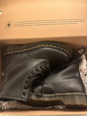 Dr. Martens 1460 SMOOTH LEATHER ANKLE BOOTS